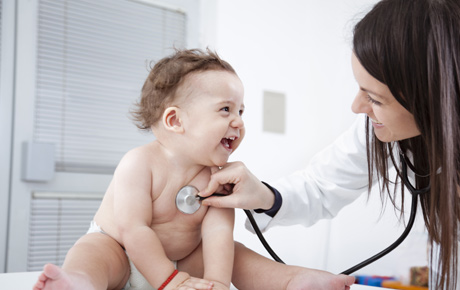 Los controles del niño sano: ¿Qué revisan los médicos en los bebés?